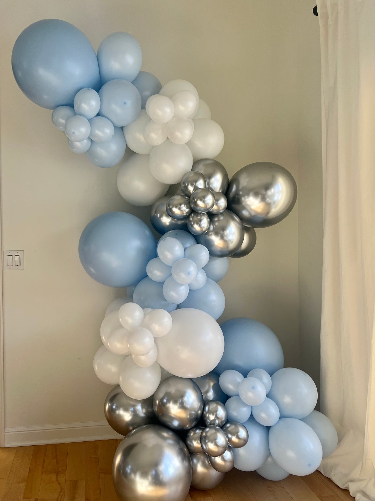 Winter Wonderland Balloon Garland