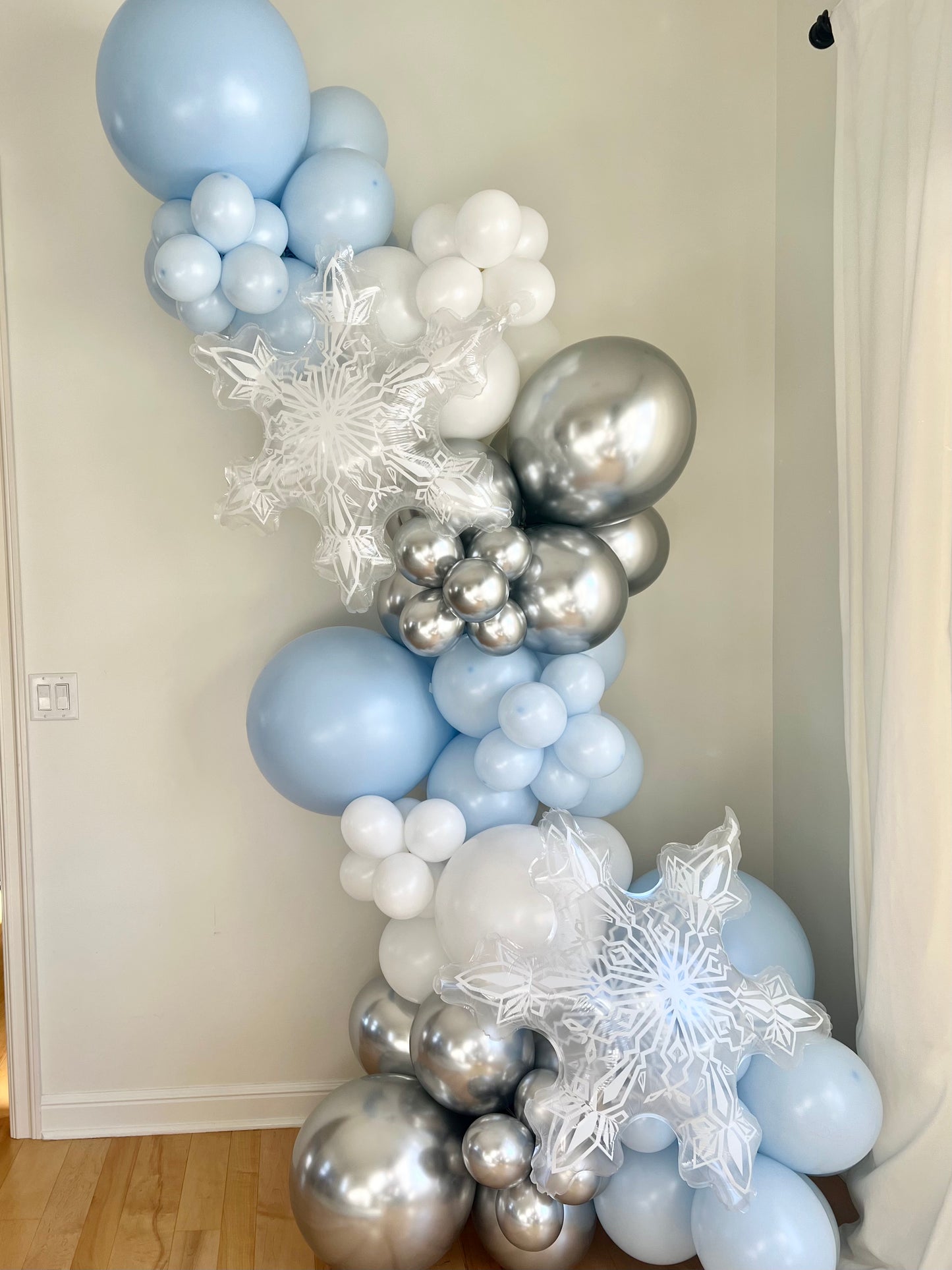 Winter Wonderland Balloon Garland