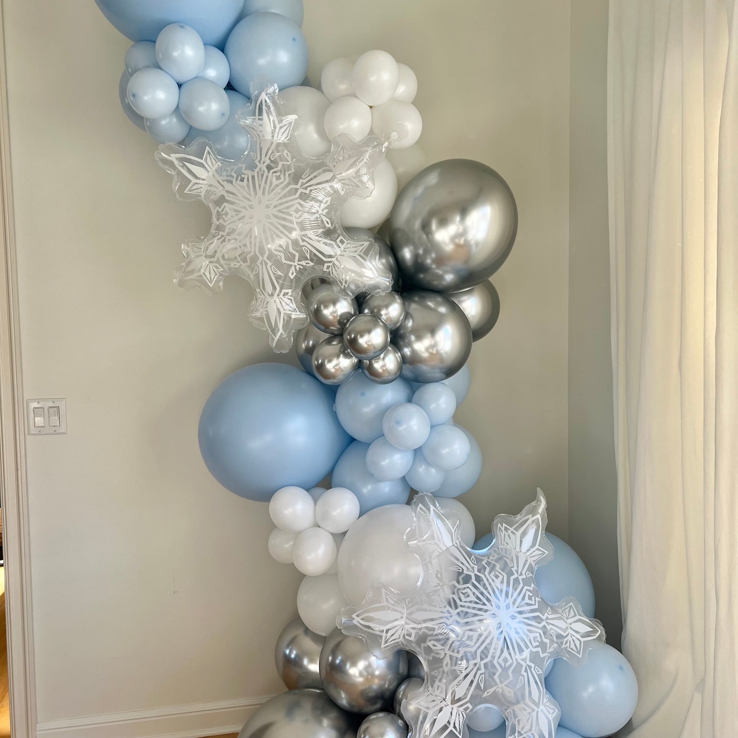 Winter Wonderland Balloon Garland