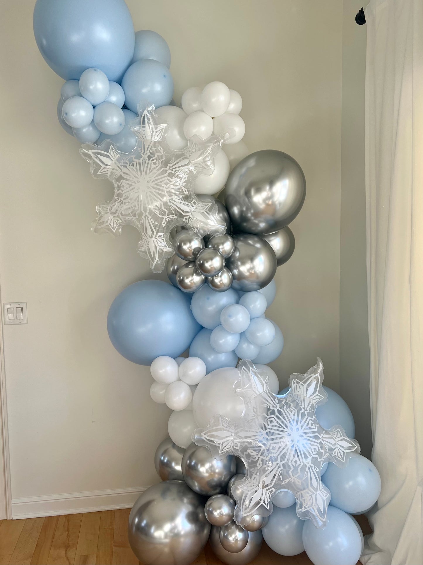 Winter Wonderland Balloon Garland